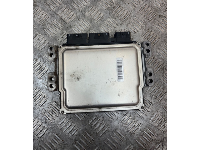 Блок управления двигателя 237100703R, 28337245   Dacia Duster