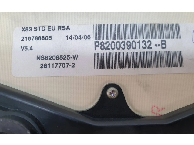 Přístrojová deska Nissan Primastar 2002 P8200390132B