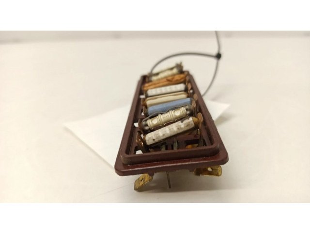 Pojistková skříňka 481937037 Volkswagen K70 1973