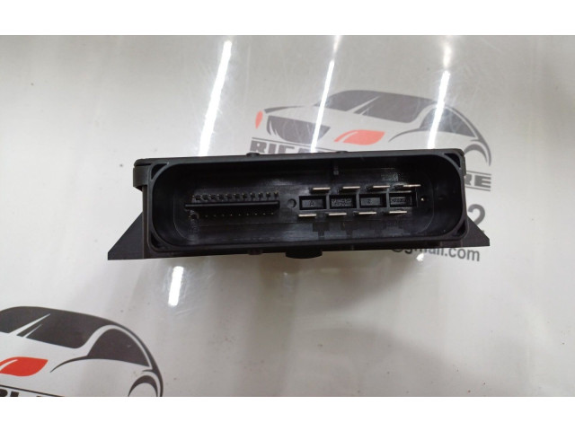 Pojistková skříňka Блок управления заднего тормоза 8K0907801M, 100KW Audi A4 Allroad 2013