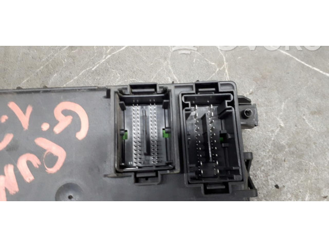 Блок предохранителей 00517817580 Fiat Grande Punto