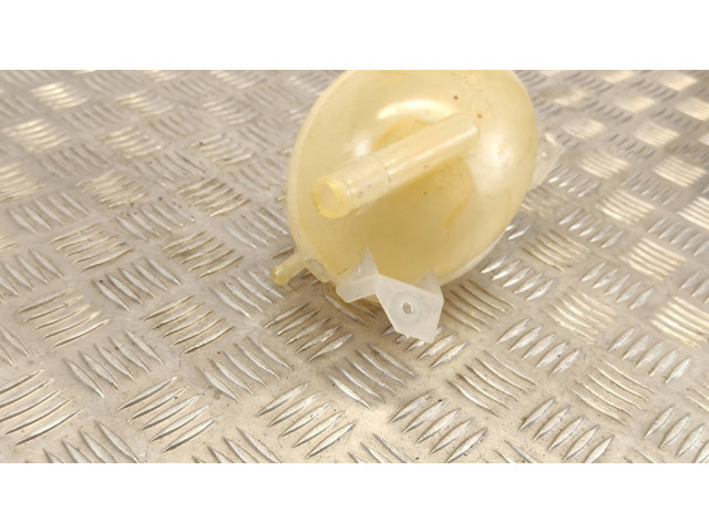 Расширительный бачок охлаждающей жидкости