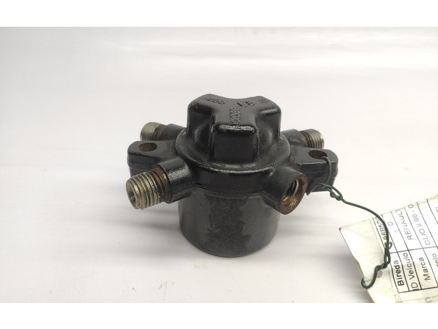 Топливная рампа R9144Z010E, 8200584032 Renault Clio II