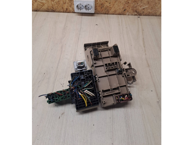 Блок предохранителей 82201FG010, 806051   Subaru Forester SH    