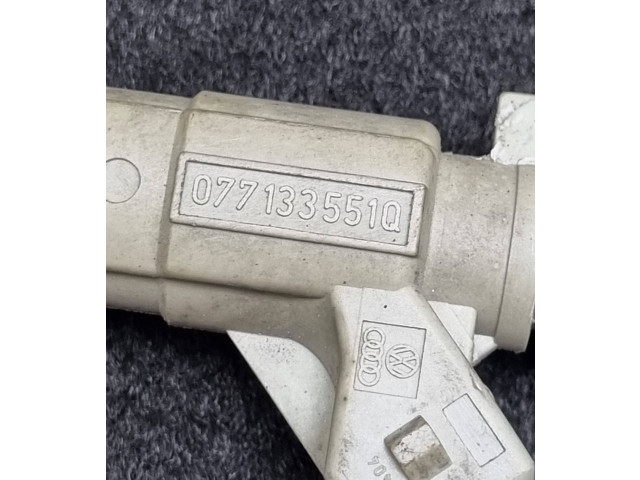 Vstřikovač 077133551Q, 0280155988 Audi A8 S8 D2 4D