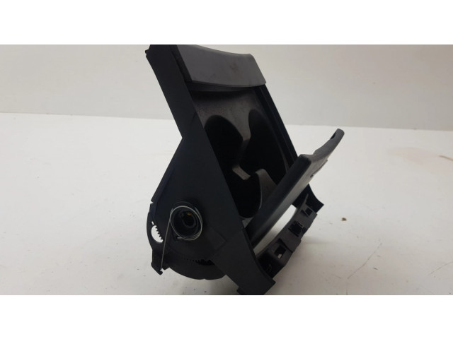 Передний держатель чашки