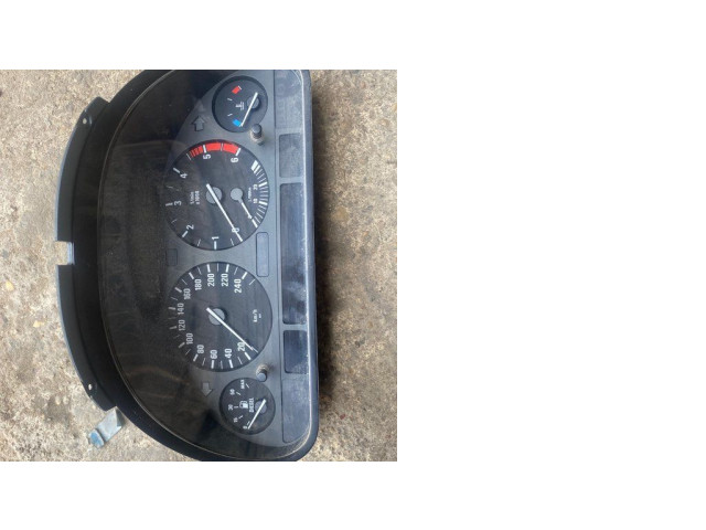 Přístrojová deska BMW 5 E39 2000 87001329, 87001294