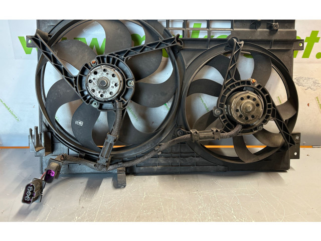 Вентилятор радиатора     8N0121205A    Audi TT Mk1 