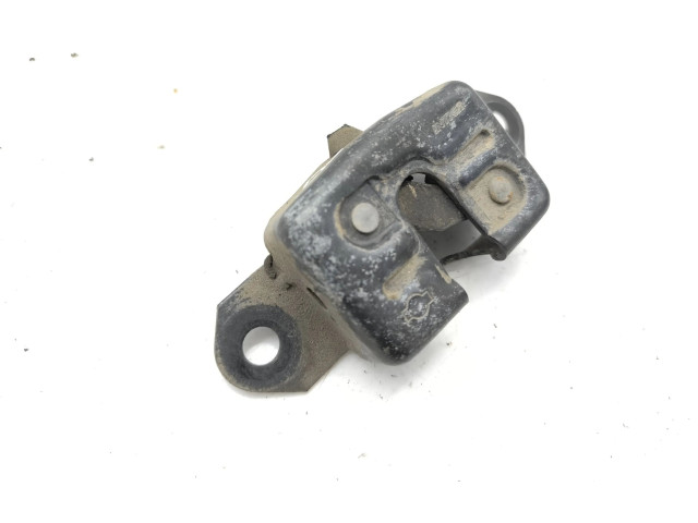 Замок багажника     Nissan Titan  -  года