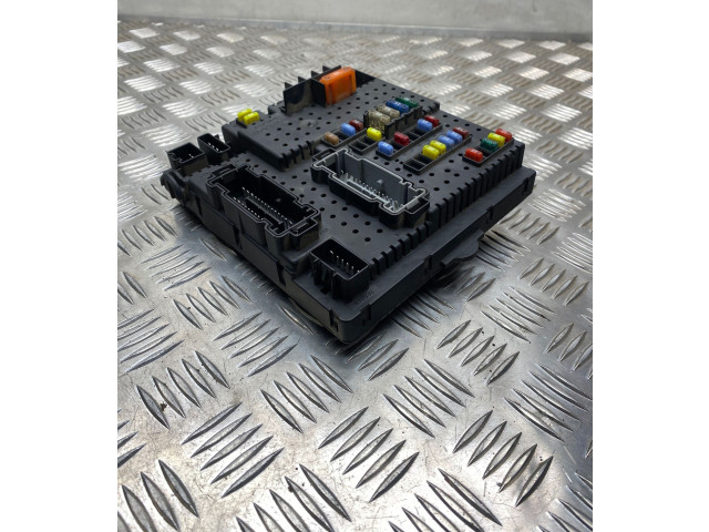 Блок предохранителей 30728512, 28017881 Volvo S80