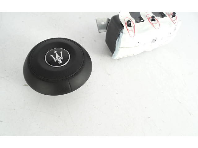 Подушка безопасности водителя Maserati GranTurismo