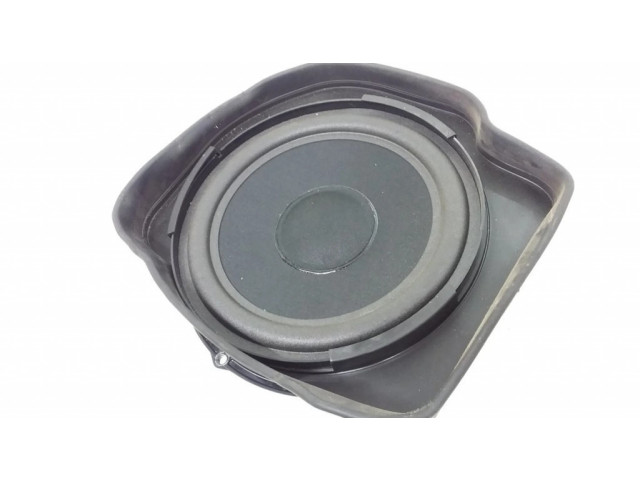 Громкоговоритель (громкоговорители) в передних дверях