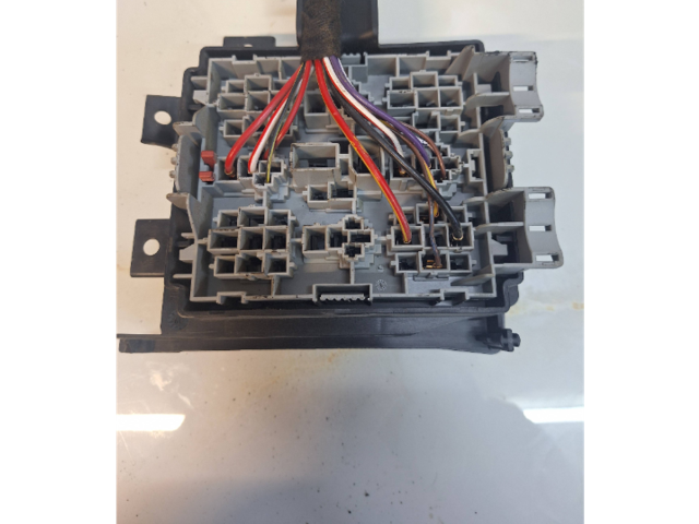 Pojistková skříňka 7L0937503A Volkswagen Touareg II 2011