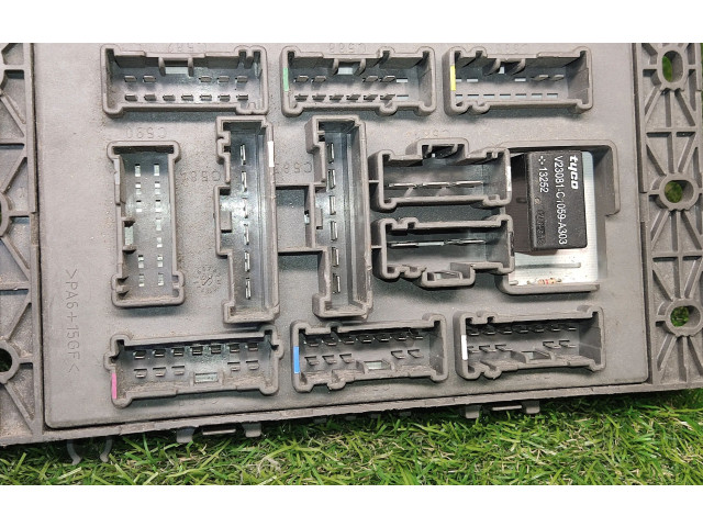 Vstřikovací lišta YQE103139, 518174602   Rover 75     