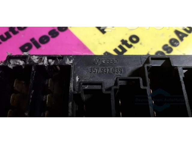 Блок предохранителей 357937039, 357937039.   Volkswagen Golf III    