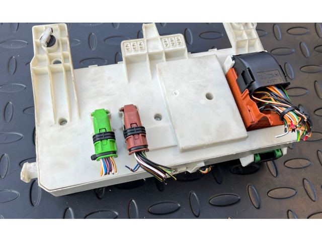 Блок предохранителей 31268178, 31296881   Volvo V50       