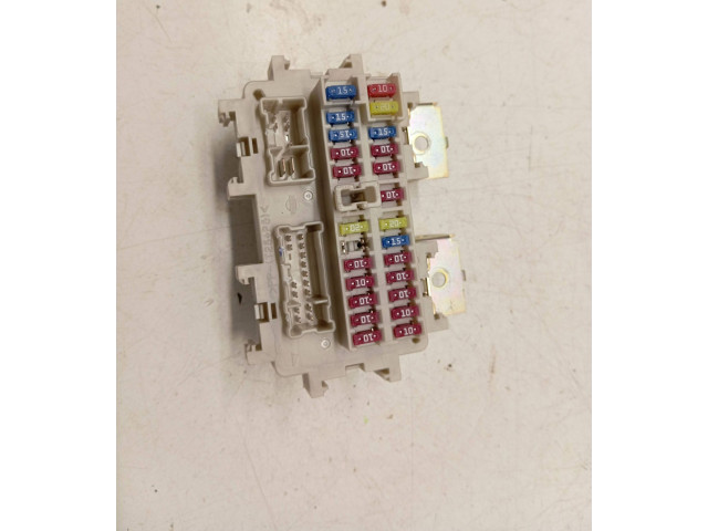 Блок предохранителей 1052383 Infiniti QX56