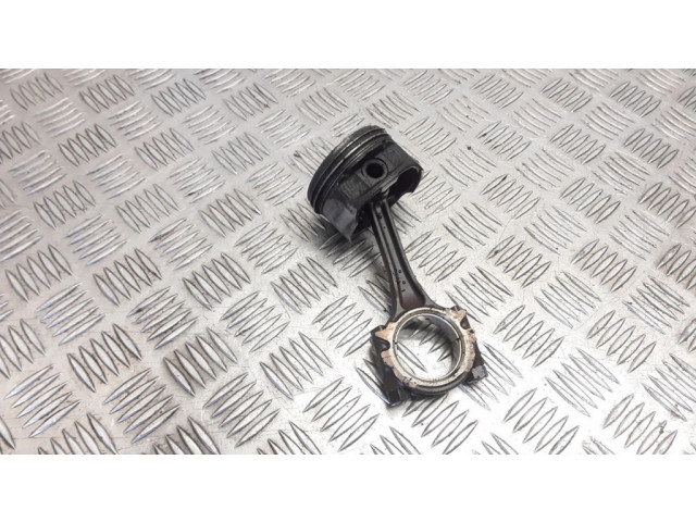 Píst Nissan Micra pro benzínový motor 1.2