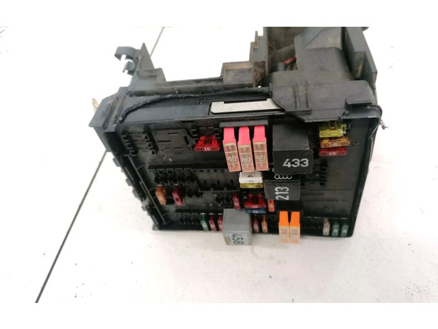 Блок предохранителей     Volkswagen Touran I    