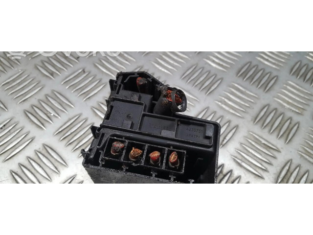 Блок предохранителей 4693362, 4230751 Saab 9-3 Ver1