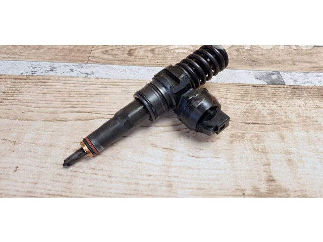 Форсунка 038130073BQ    Skoda Octavia Mk2 (1Z)  BMM 