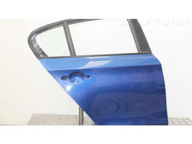 Задняя дверь