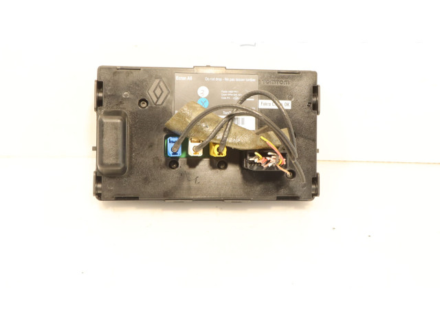 Дисплей       Renault Clio III