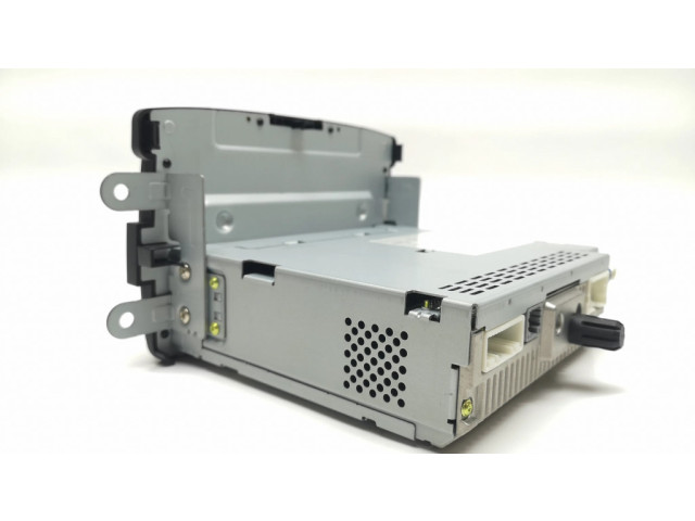 Радио/ проигрыватель CD/DVD / навигация