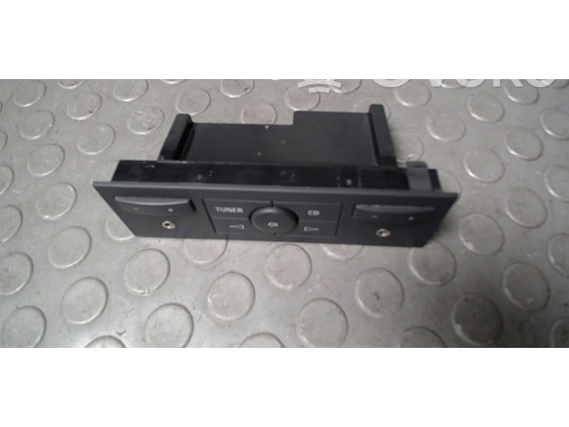 Pojistková skříňka Радио/ проигрыватель / навигация 13115968 Opel Zafira B 2006