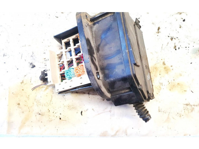 Блок предохранителей 8645328 Volvo C70