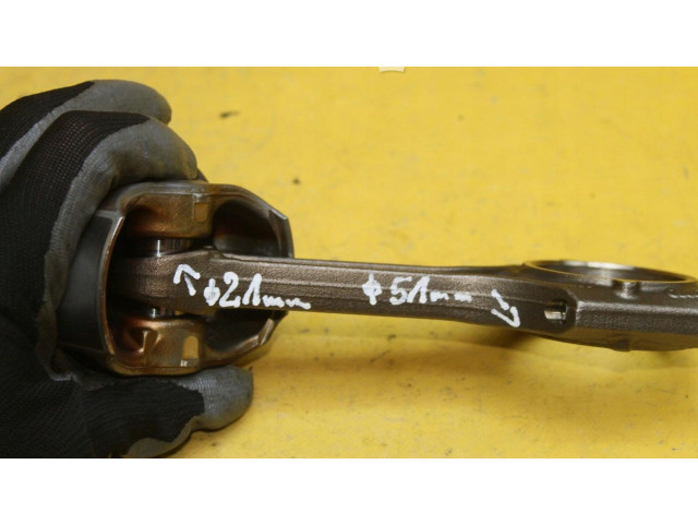  Поршень с шатуном    Skoda Octavia Mk2 (1Z)  