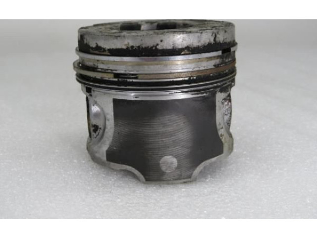 Поршень 5575W, K9KM768 Renault Clio III