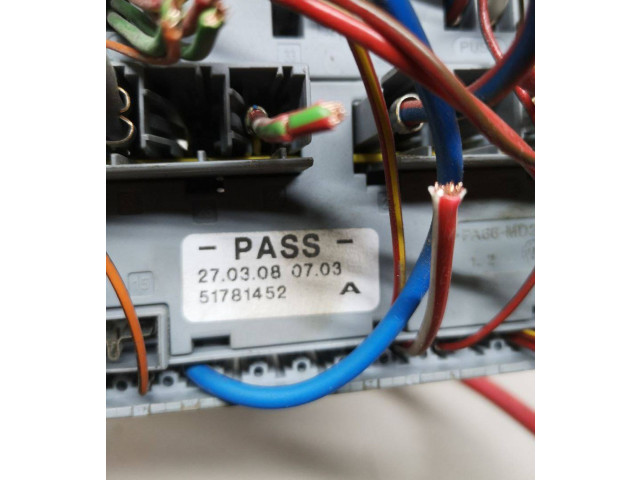 Блок предохранителей 51781452, 2703080703 Citroen Nemo