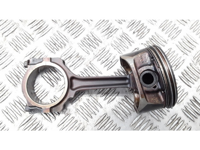 Píst Saab 9-7X pro benzínový motor 4.2