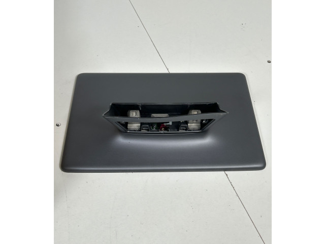 Дисплей Tesla Model Y