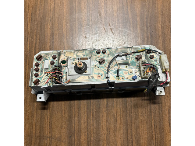 Přístrojová deska Nissan Bluebird 1987 NR630