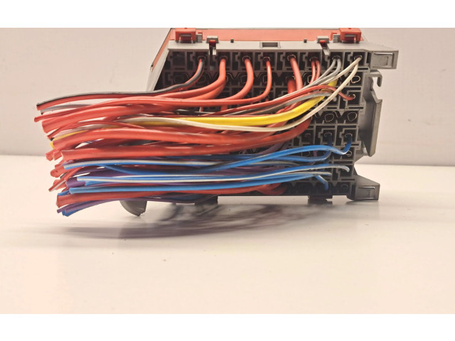 Блок предохранителей    Volvo S80