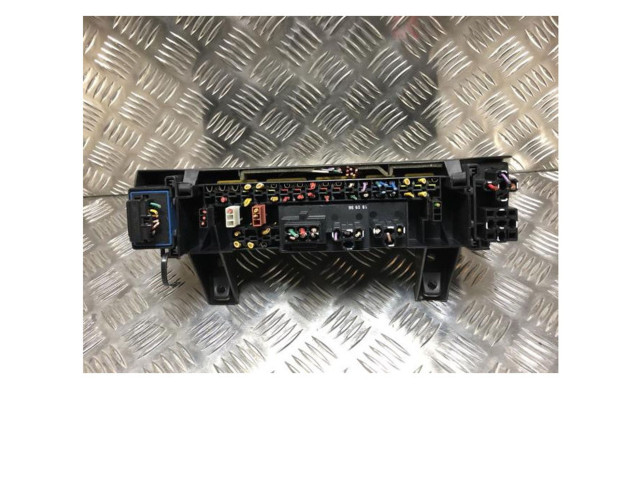 Ящик предохранителей (комплект)    Renault Clio I