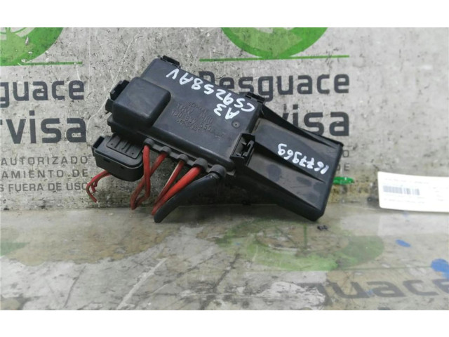 Блок предохранителей 1J0937550, 0090012 Audi A3 S3 8L