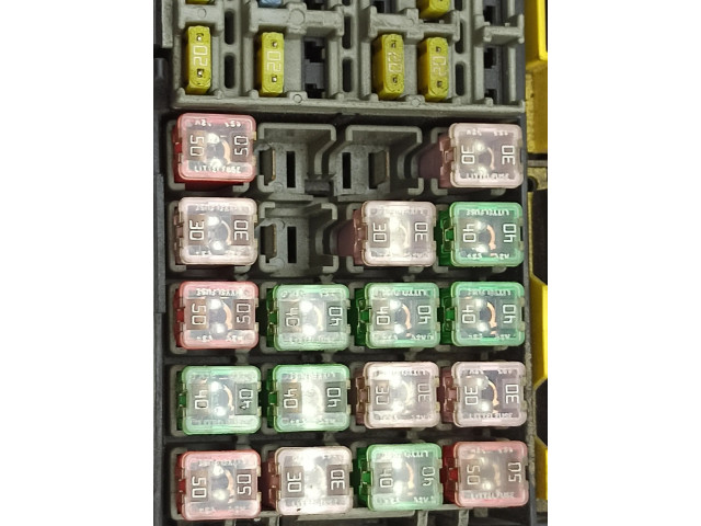 Блок предохранителей 56048661AG, AGGS094842864 Jeep Grand Cherokee (WK)