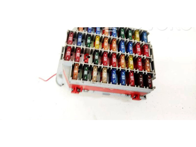 Блок предохранителей 9162439, 9162439 Volvo V70