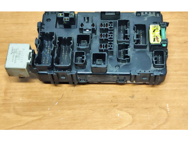 Pojistková skříňka 8264101040 Pontiac Vibe 2003