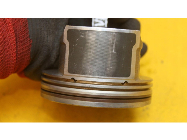  Поршень с шатуном    Volkswagen Golf VI  