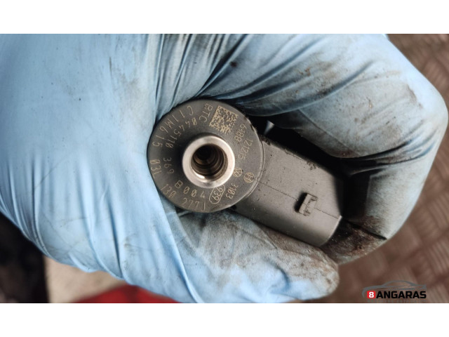 Форсунка 03l130277j    Volkswagen PASSAT B7   