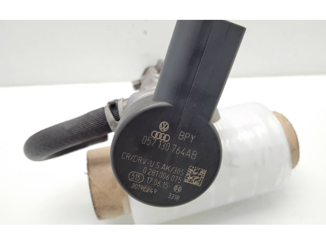 Топливная рампа R04L125, 057130764AB Skoda Octavia Mk3 (5E)