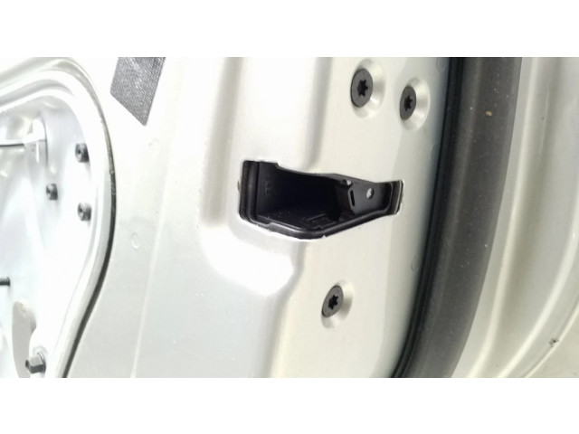 Задняя дверь