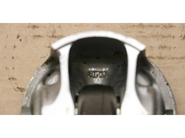 Píst A17700Q07, 83P33 Mercedes-Benz G W463 pro benzínový motor 4.0