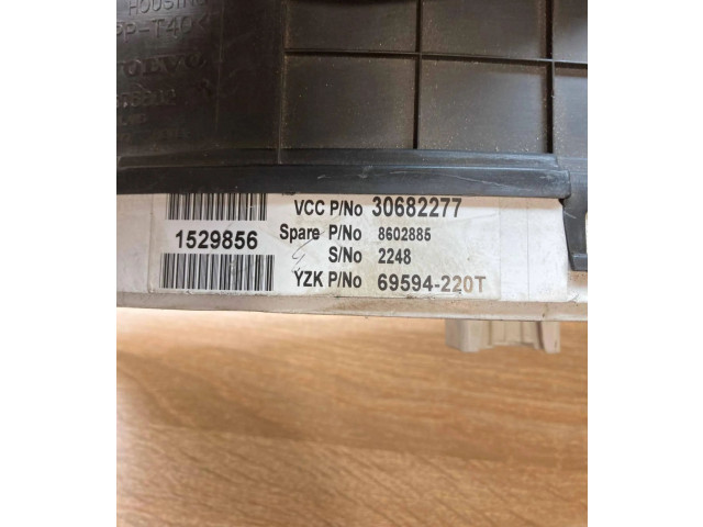 Панель приборов 30682277   Volvo V70       