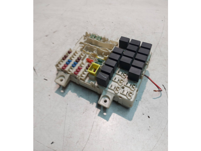 Блок предохранителей 1571H0A Mitsubishi Colt