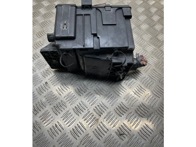 Pojistková skříňka Nissan Navara D40 2013